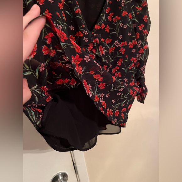 Banana Republic ruffle sleeve top - Picture 5 of 8